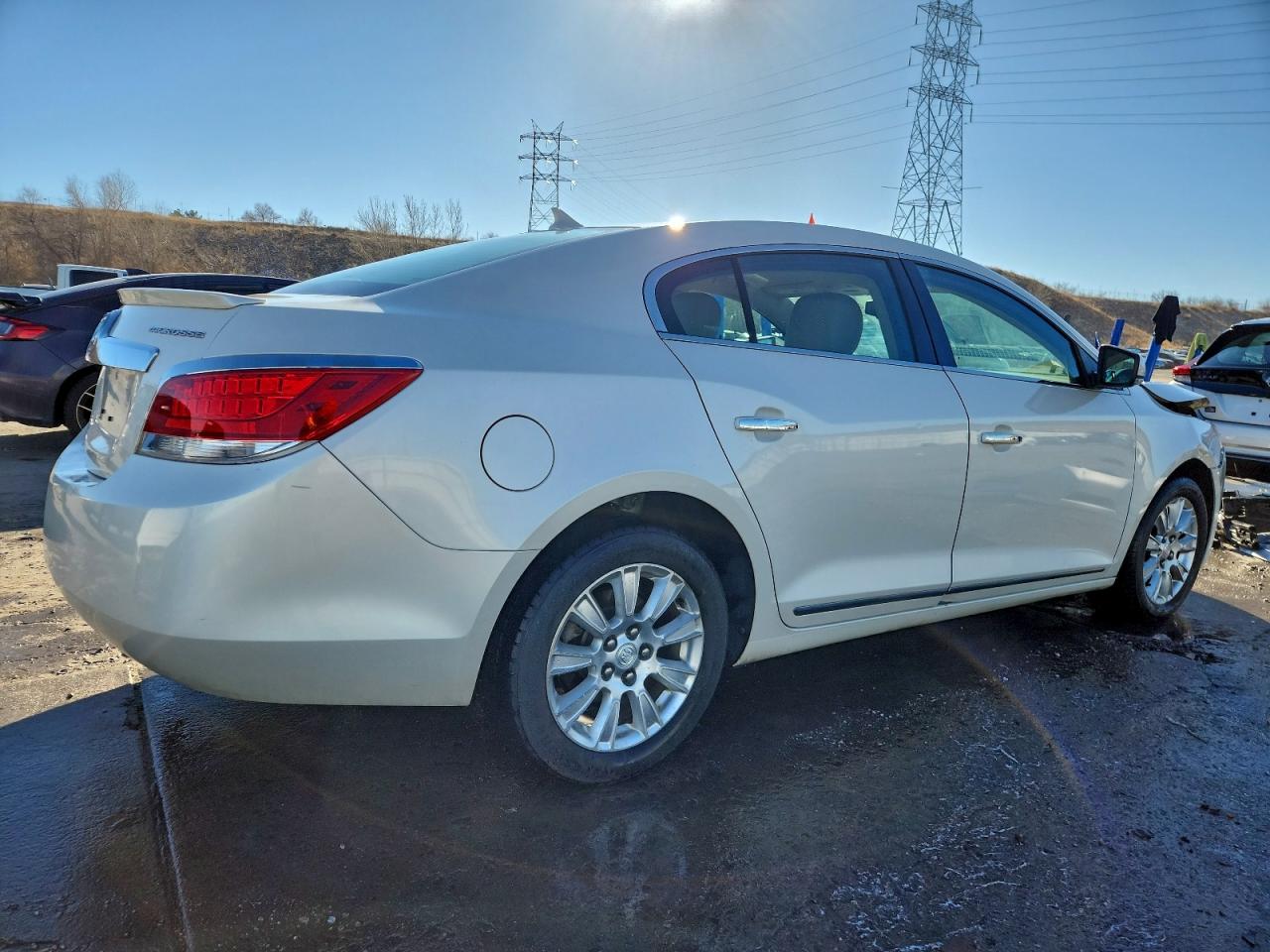 Buick LaCrosse Image 2