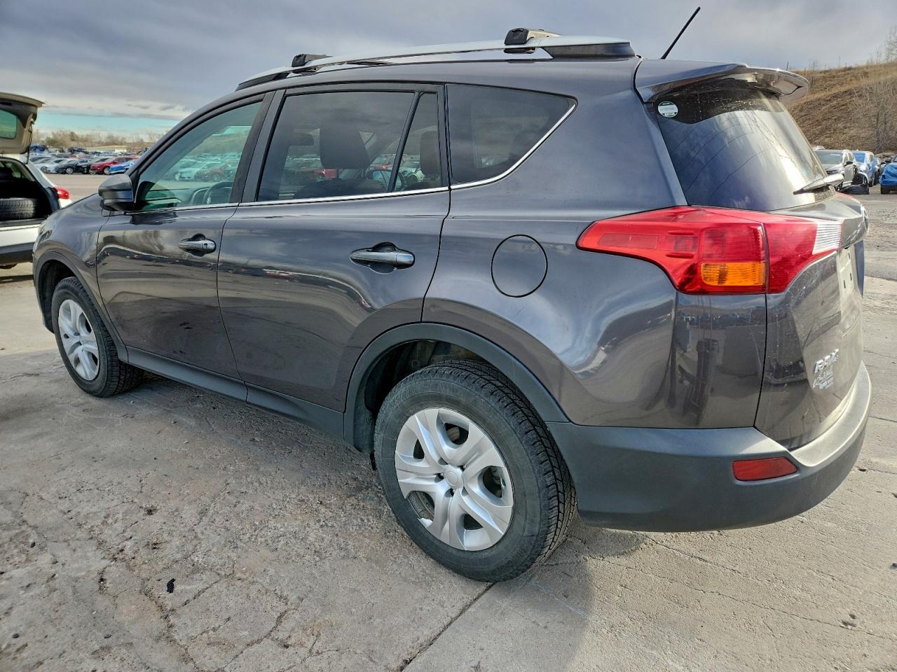 Toyota RAV4 Le Image 8