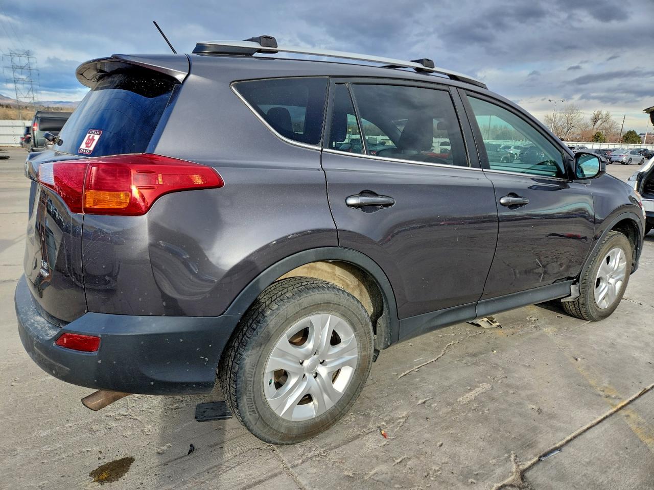 Toyota RAV4 Le Image 12