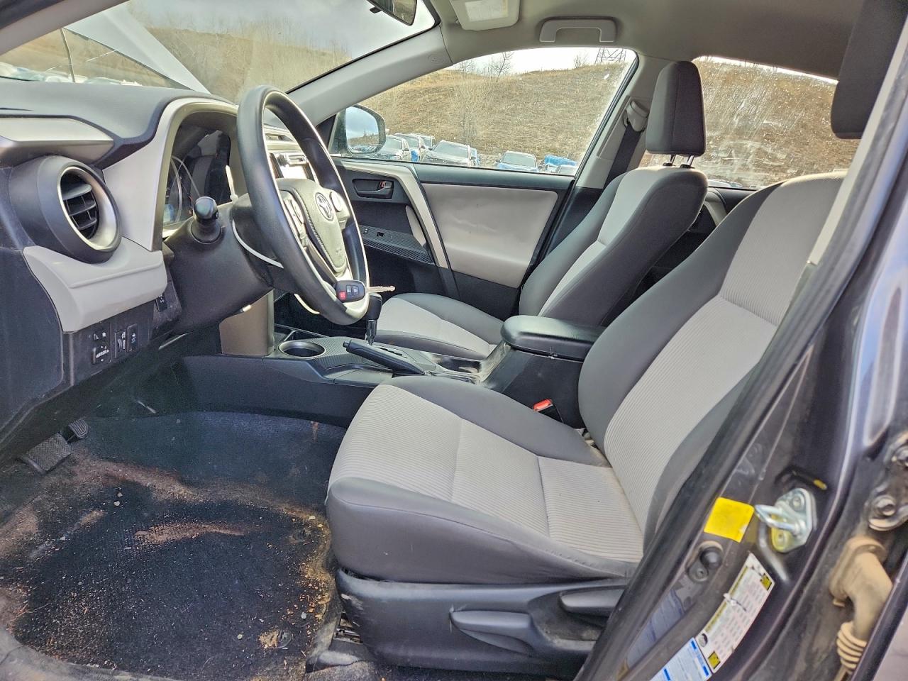 Toyota RAV4 Le Image 10