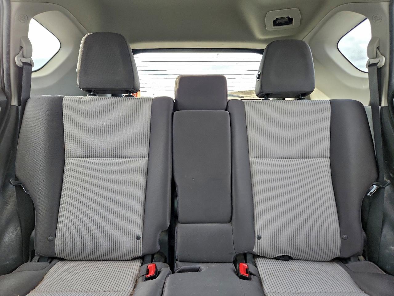 Toyota RAV4 Le Image 7