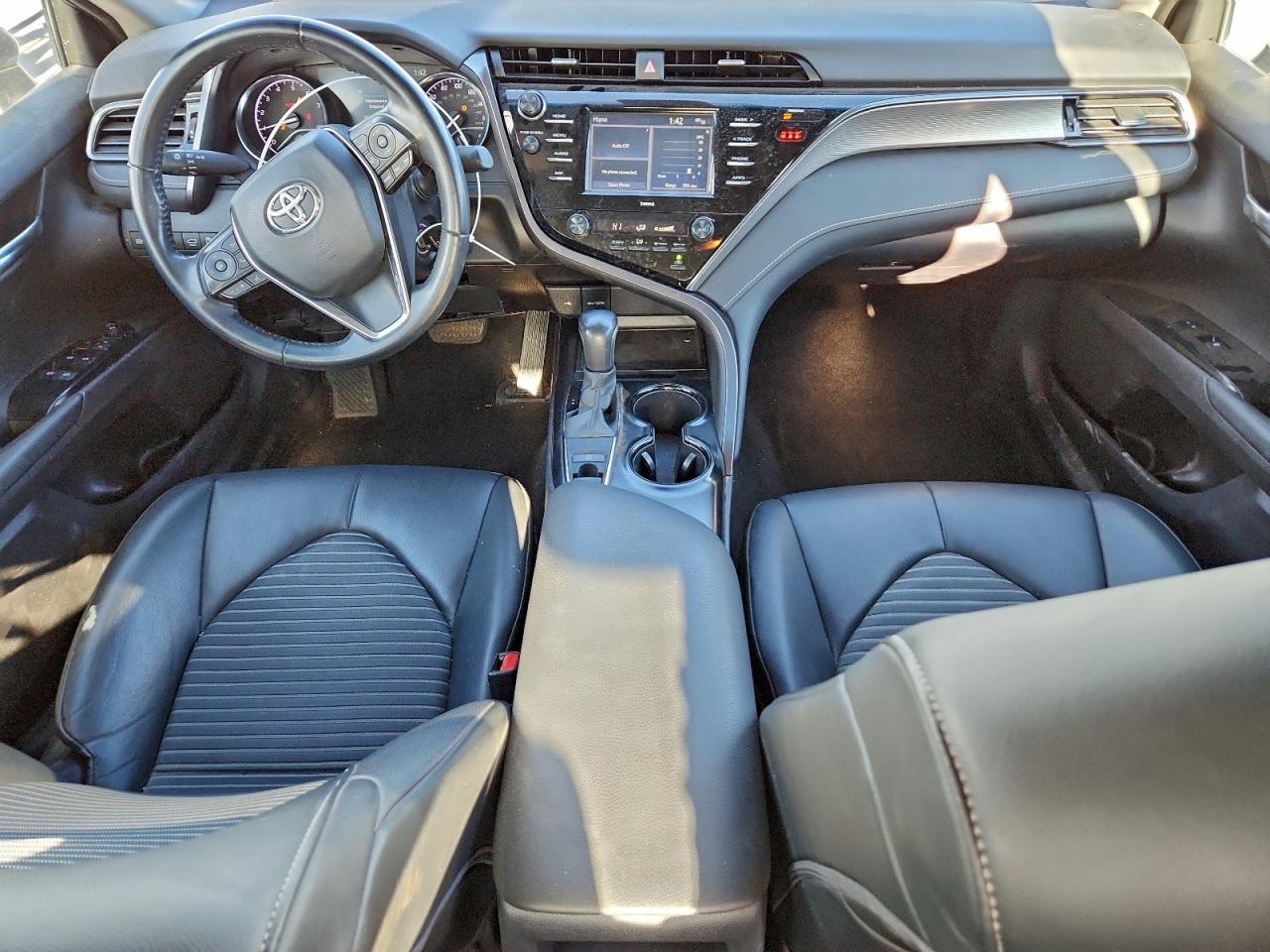 Toyota Camry Se Image 5