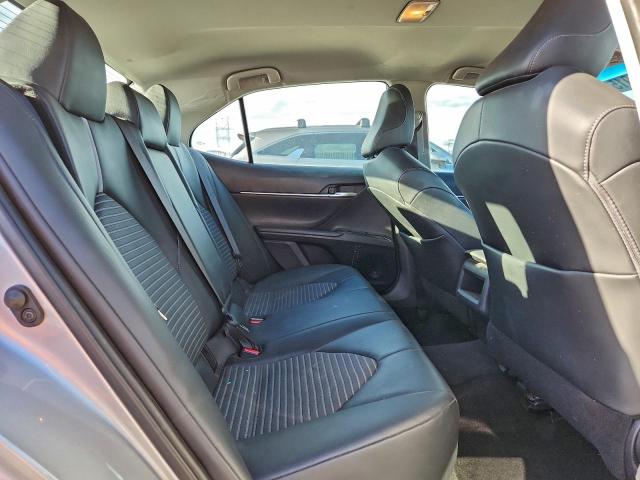 Toyota Camry Se Image 12