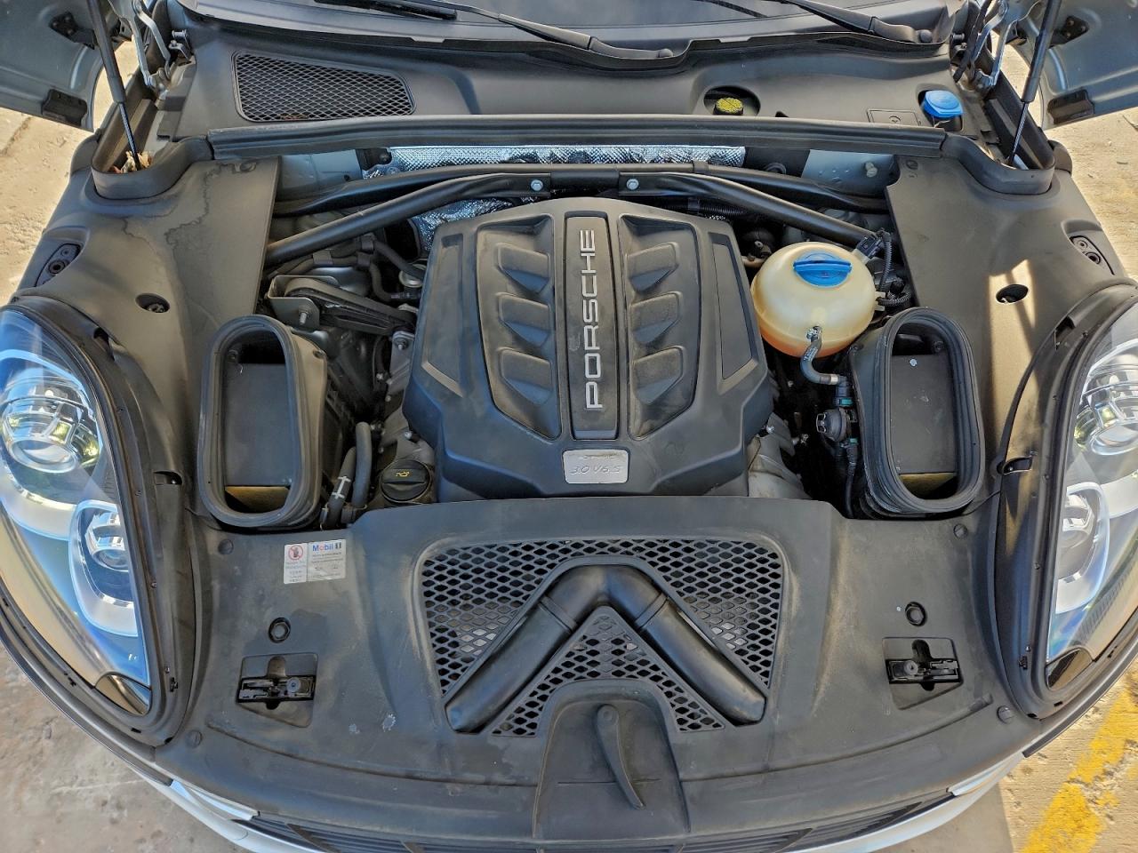 Porsche Macan S Image 10