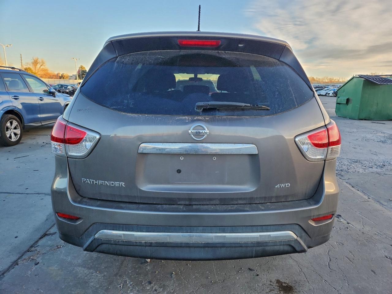 Nissan Pathfinder S Image 8