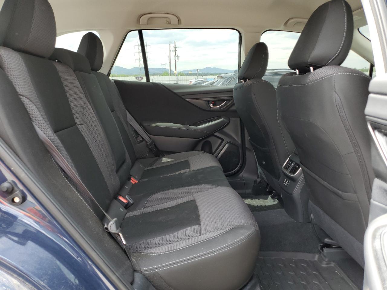 Subaru Outback Premium Image 6