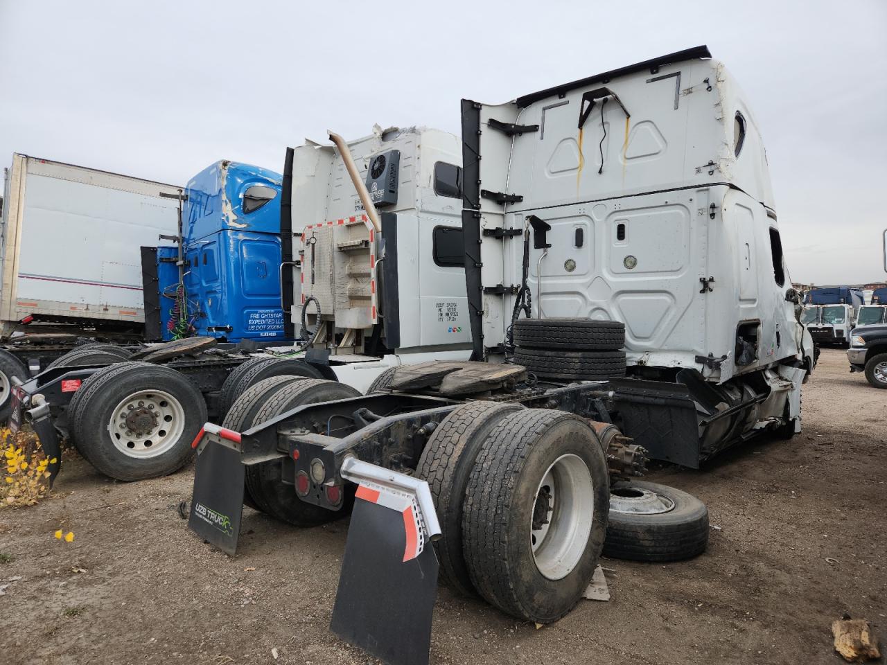 Freightliner Cascadia 1 Image 2