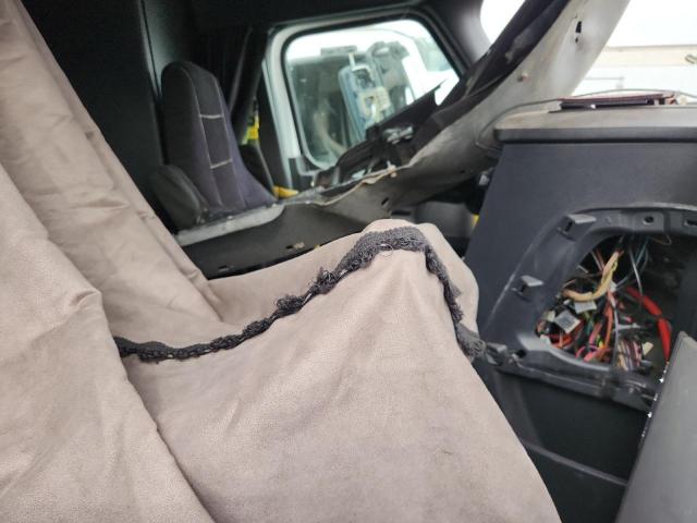 Freightliner Cascadia 1 Image 9