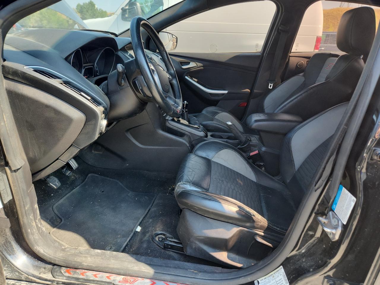 Ford Focus St Image 11