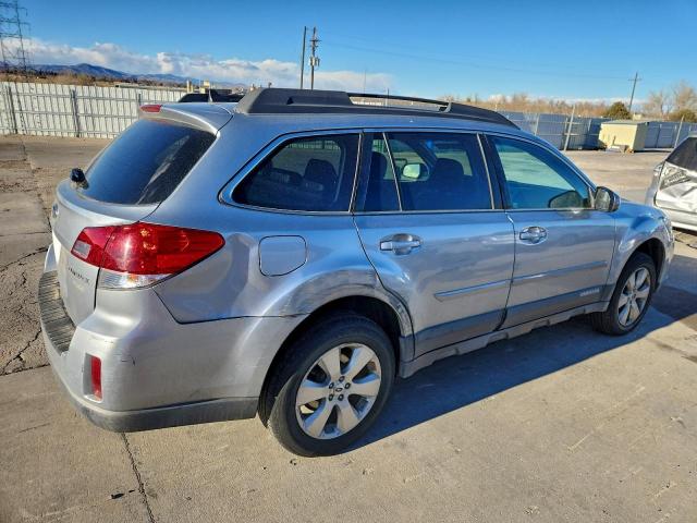 Subaru Outback 2.5i Limited Image 3