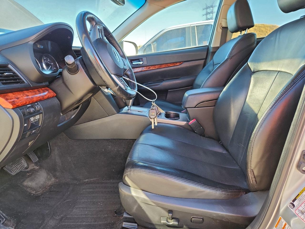 Subaru Outback 2.5i Limited Image 12