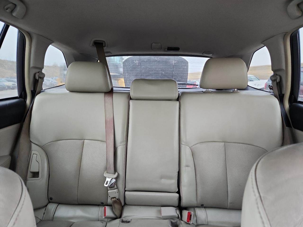 Subaru Outback 2.5i Limited Image 9