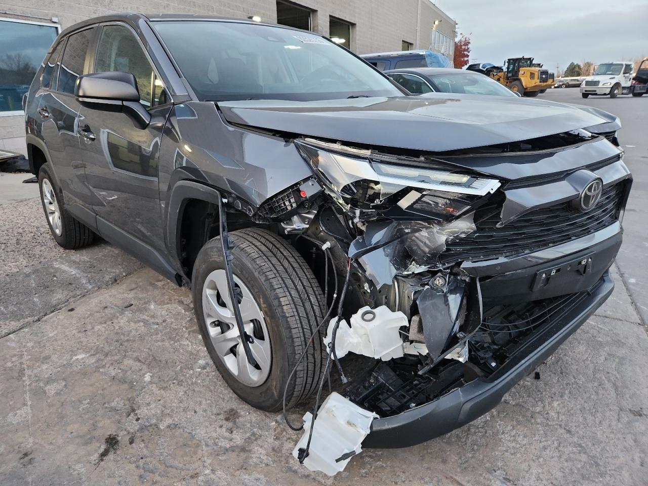 Toyota RAV4 Le Image 4