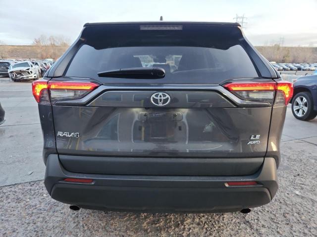 Toyota RAV4 Le Image 12