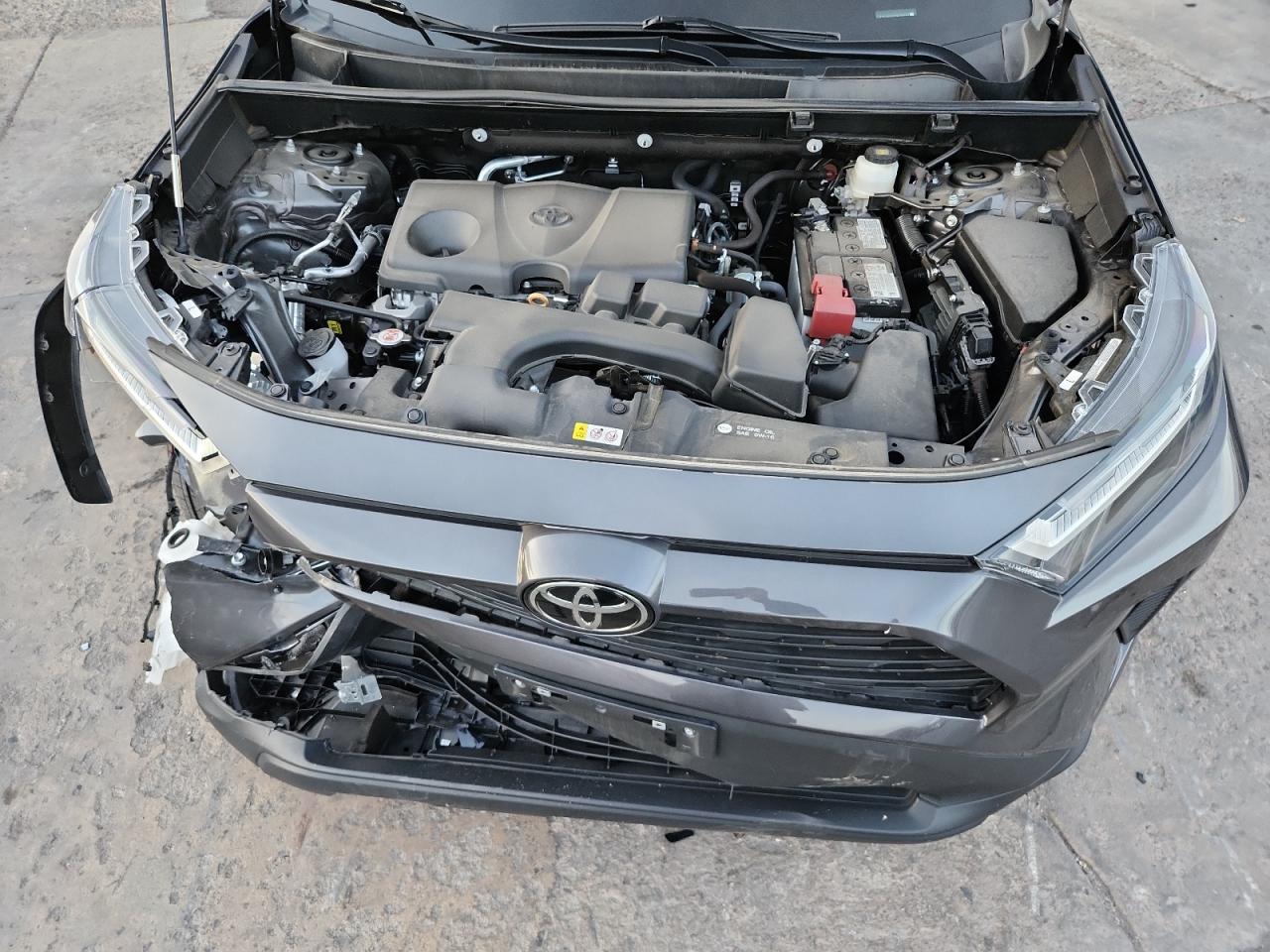 Toyota RAV4 Le Image 10