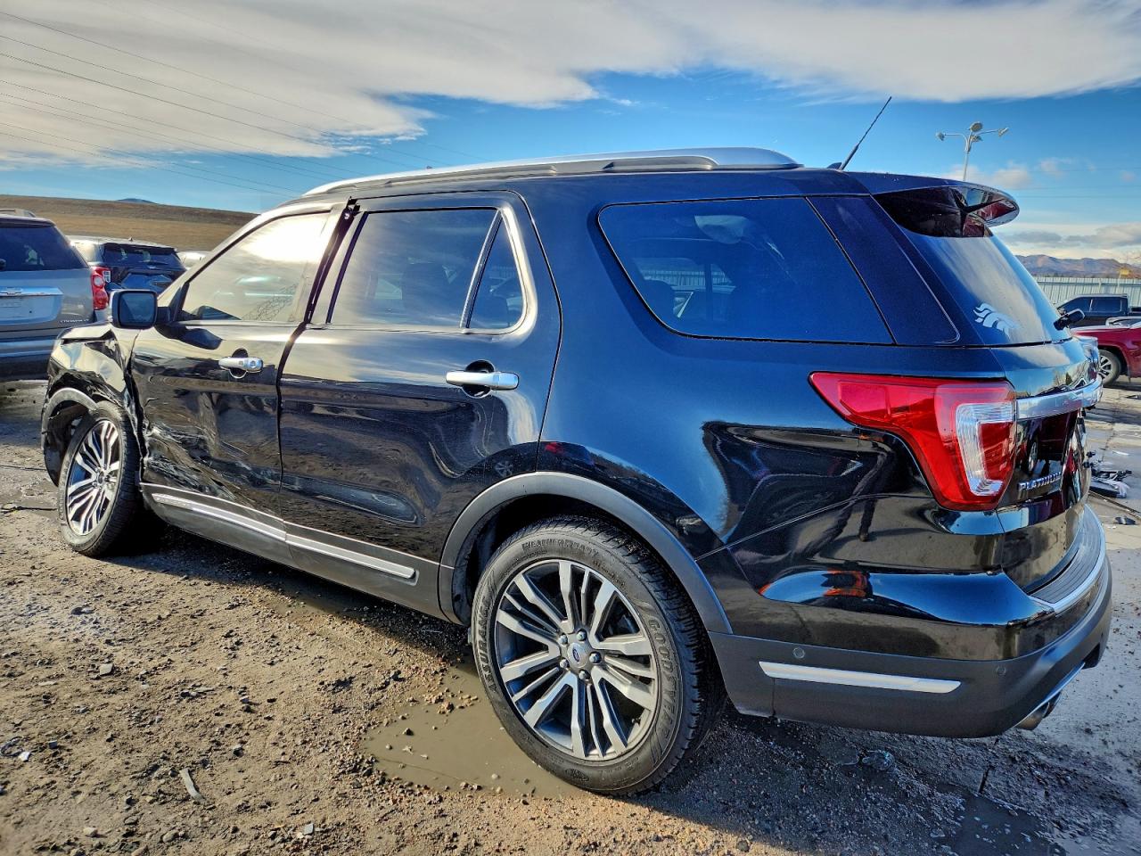 Ford Explorer Platinum Image 6