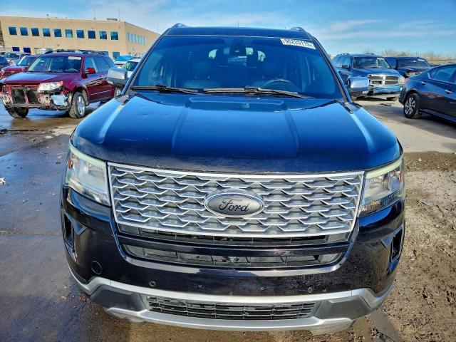 Ford Explorer Platinum Image 5