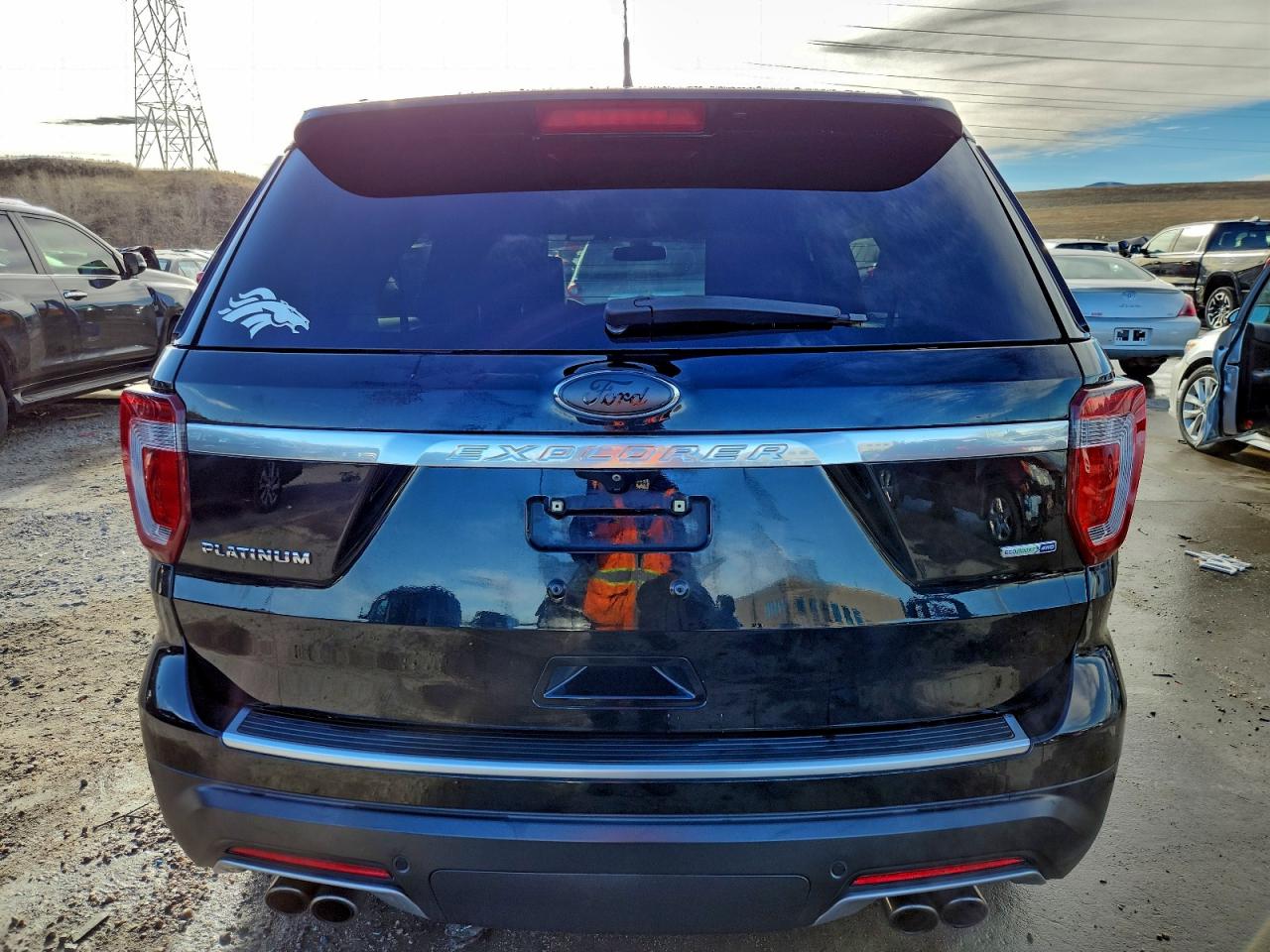 Ford Explorer Platinum Image 12