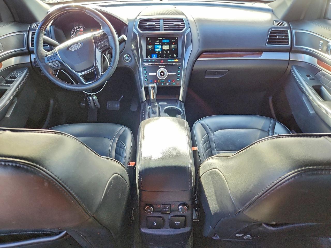 Ford Explorer Platinum Image 13