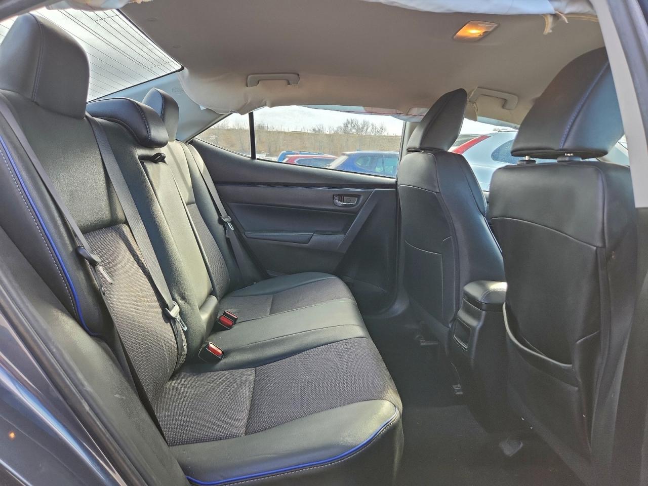 Toyota Corolla L Image 11