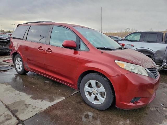 Toyota Sienna Le Image 11