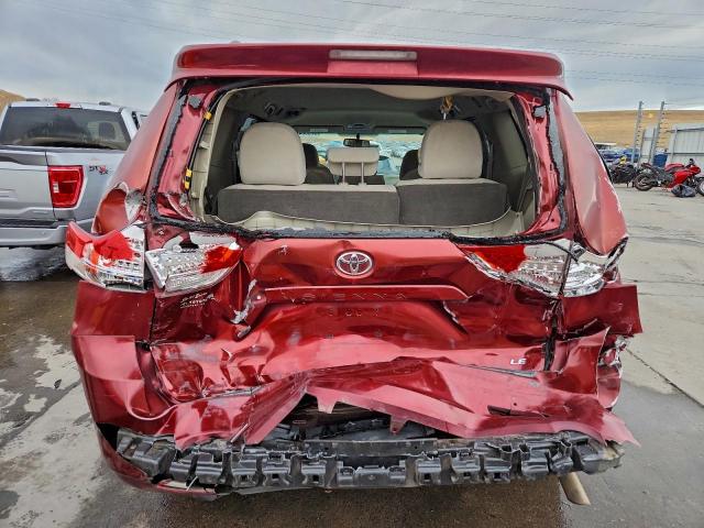 Toyota Sienna Le Image 4