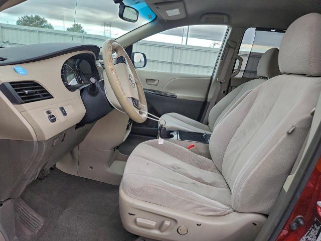 Toyota Sienna Le Image 9