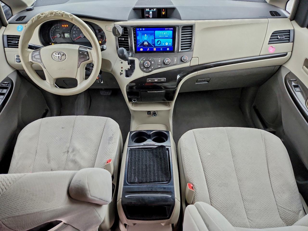 Toyota Sienna Le Image 6