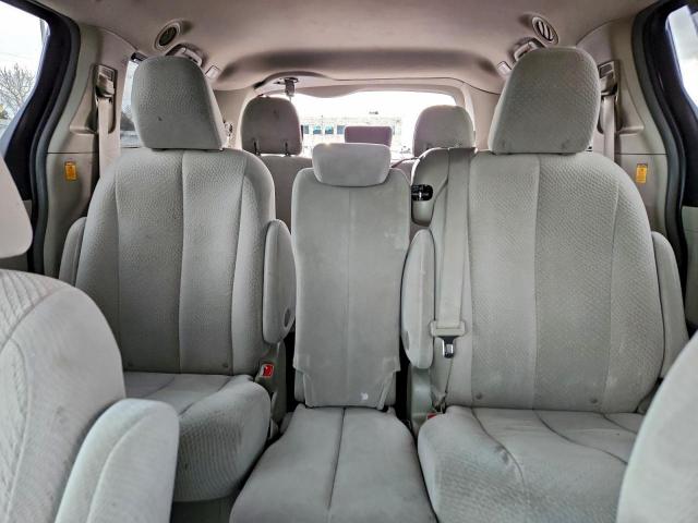 Toyota Sienna Le Image 7