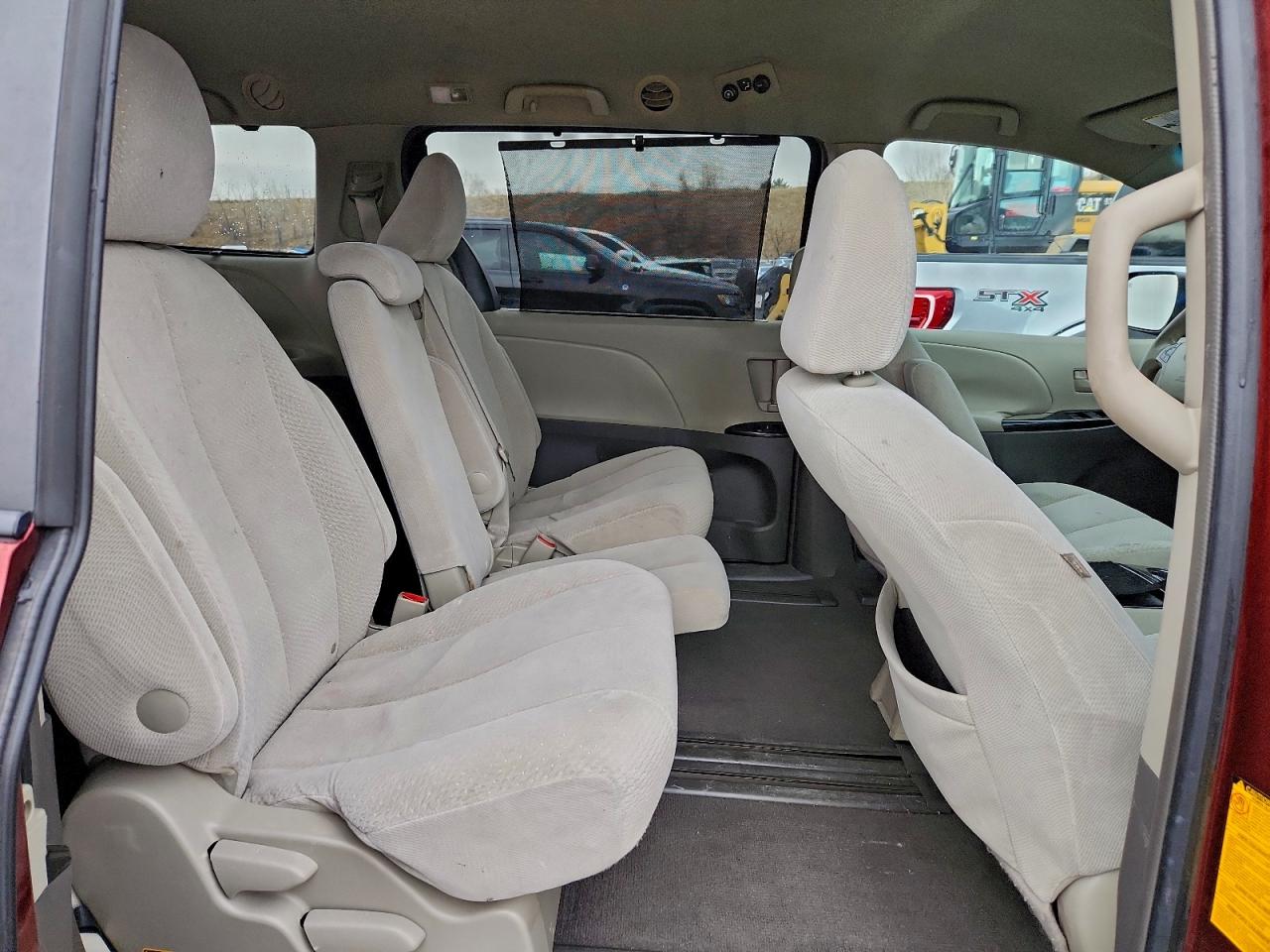 Toyota Sienna Le Image 13