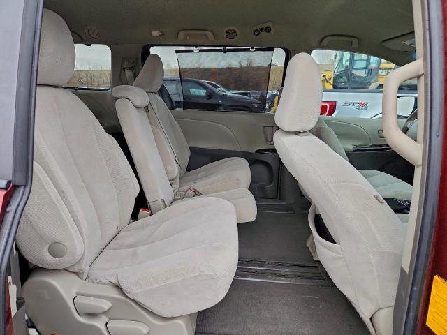 Toyota Sienna Le Image 13