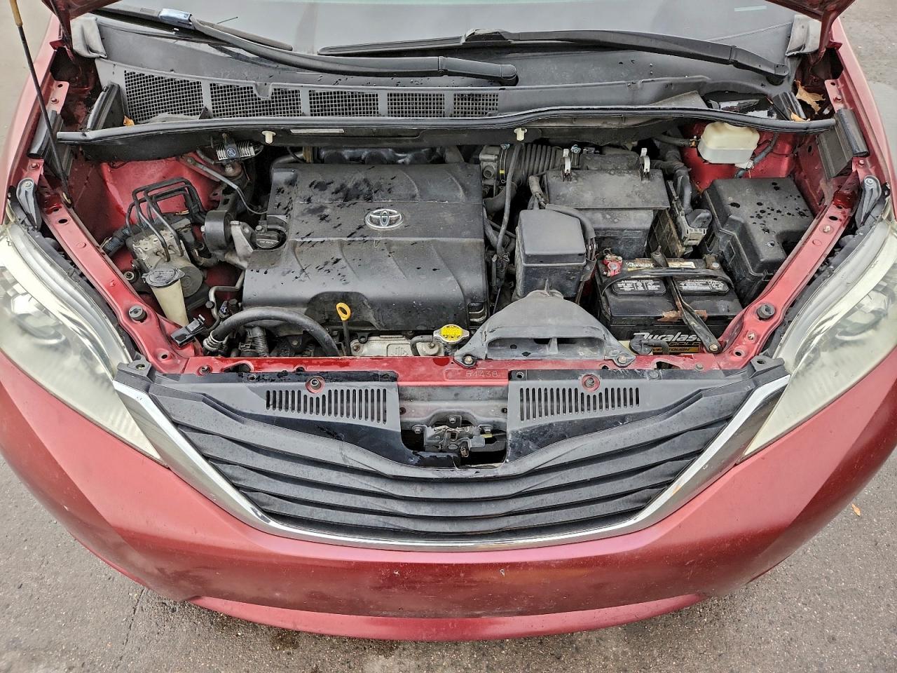 Toyota Sienna Le Image 10