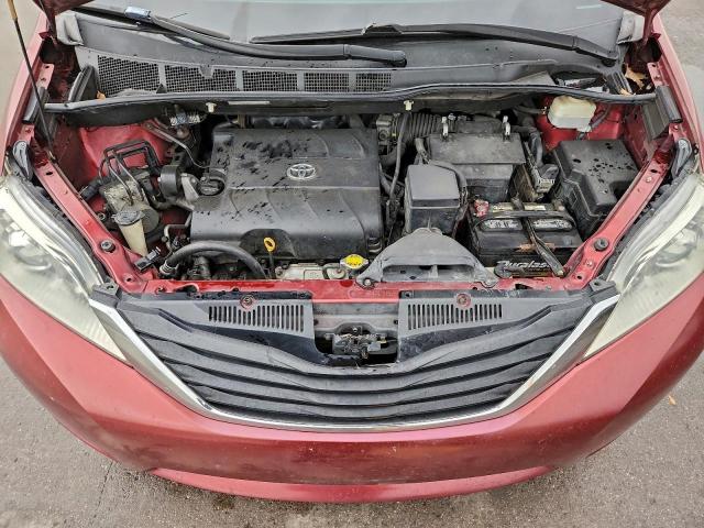 Toyota Sienna Le Image 10