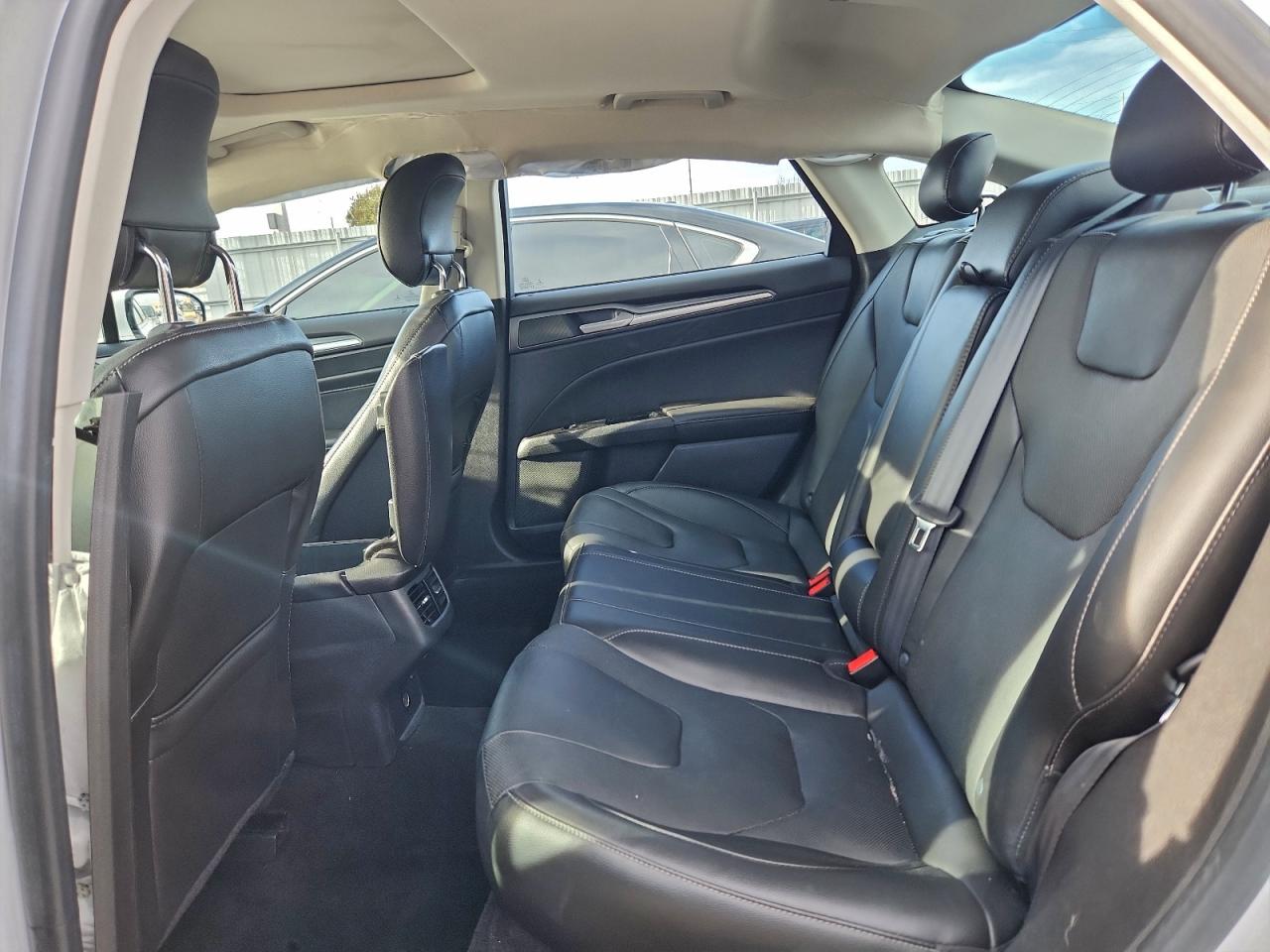 Ford Fusion Titanium Image 10