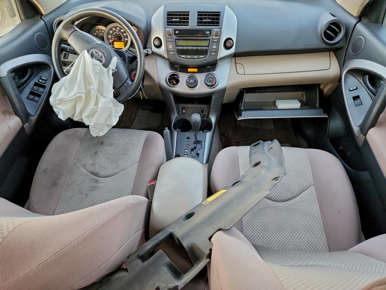 Toyota RAV4 Image 10