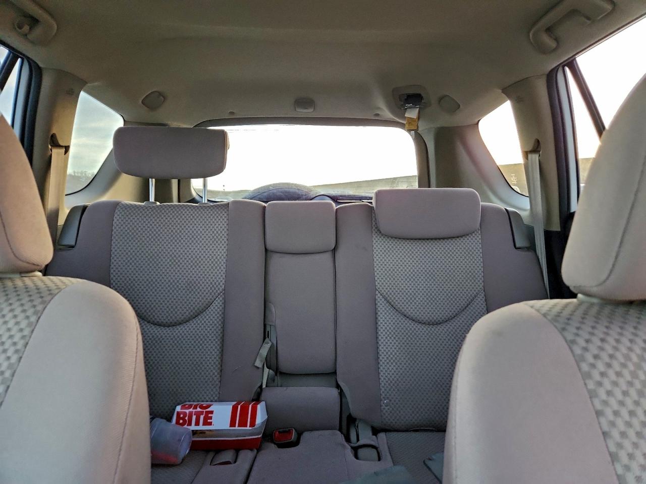 Toyota RAV4 Image 12