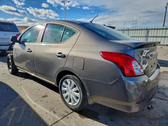 Nissan Versa S Image 3