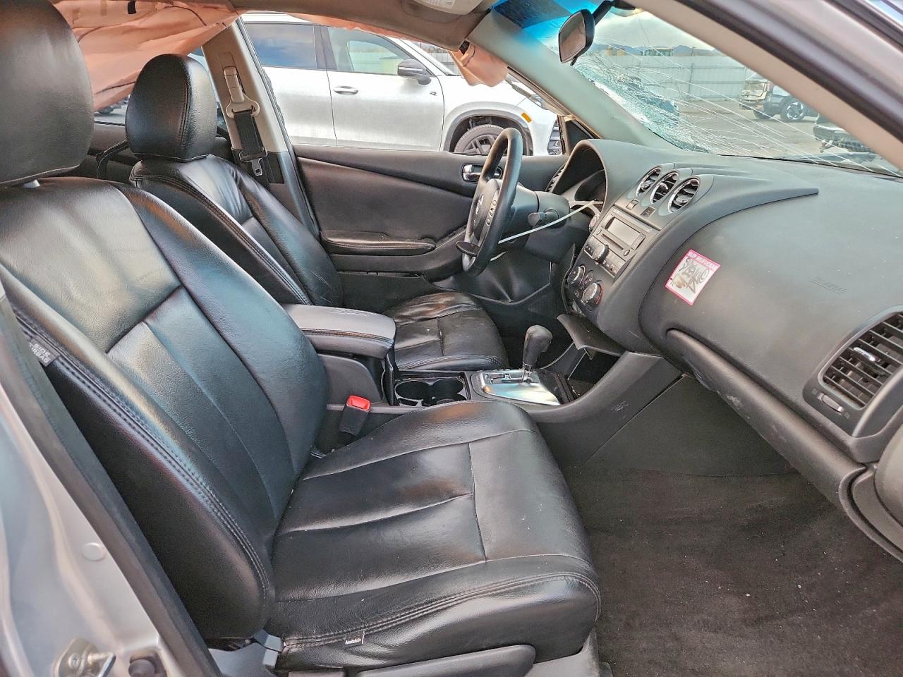 Nissan Altima Base Image 7