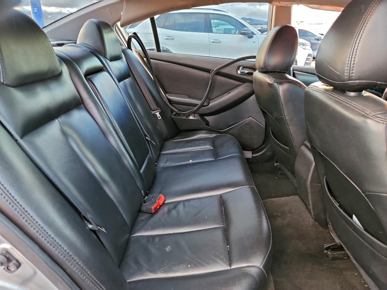 Nissan Altima Base Image 10