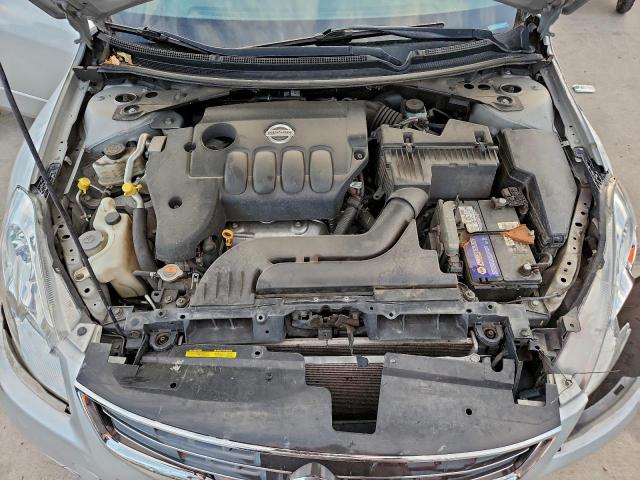 Nissan Altima Base Image 11