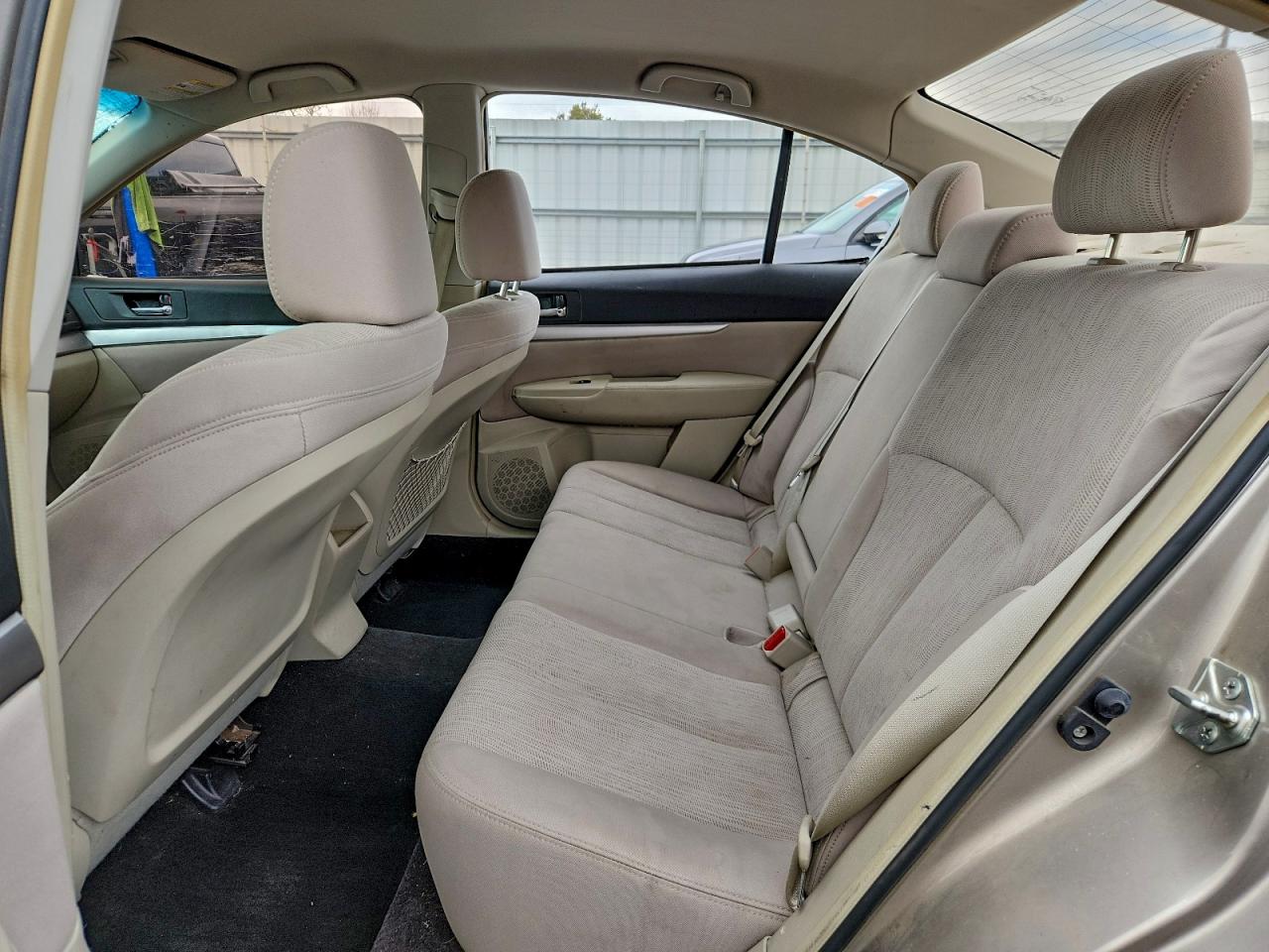 Subaru Legacy 2.5i Image 6