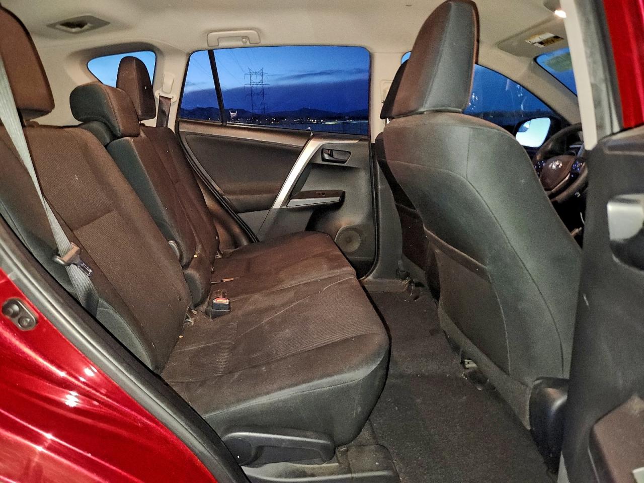 Toyota RAV4 Le Image 9