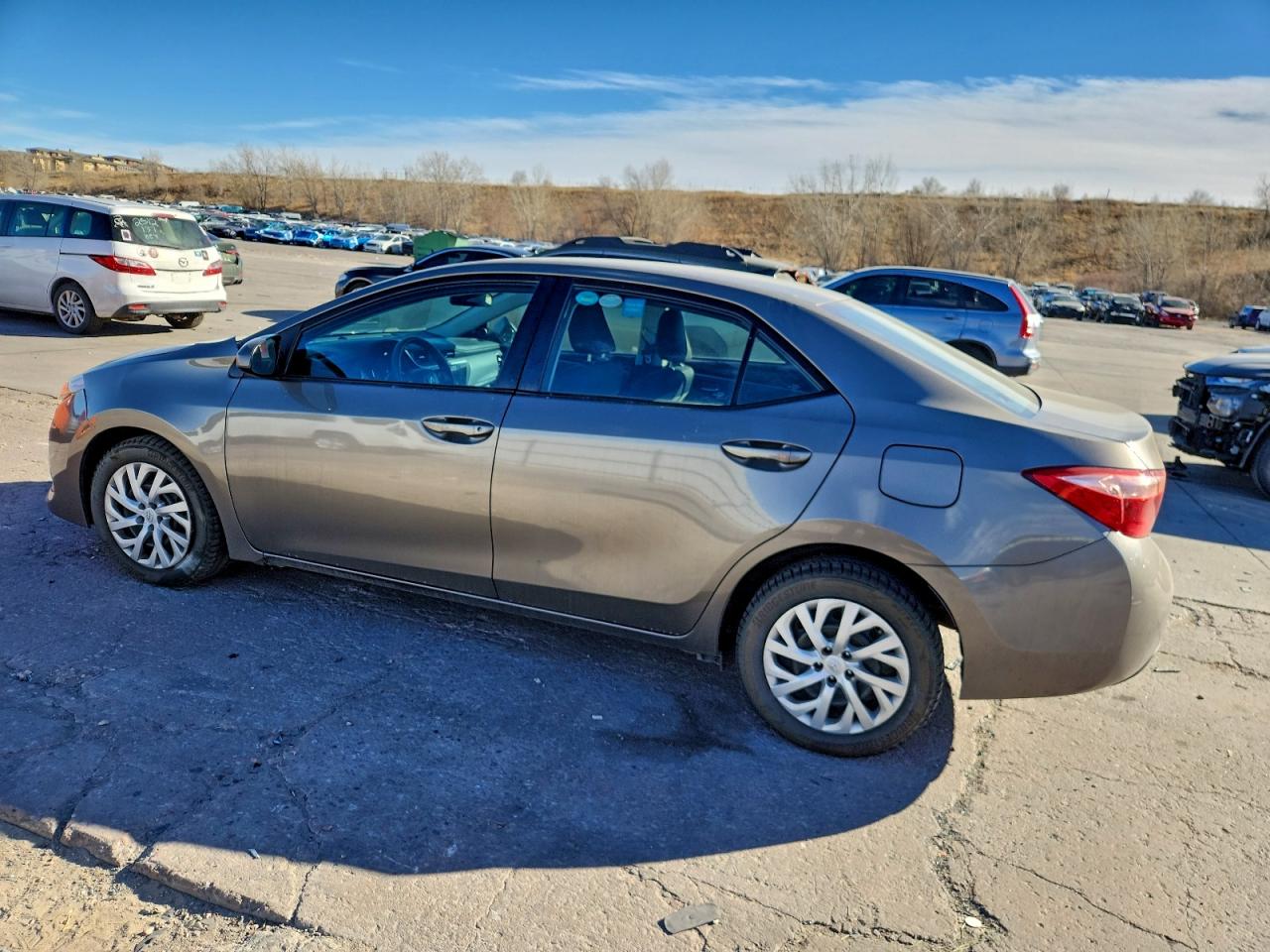 Toyota Corolla L Image 12