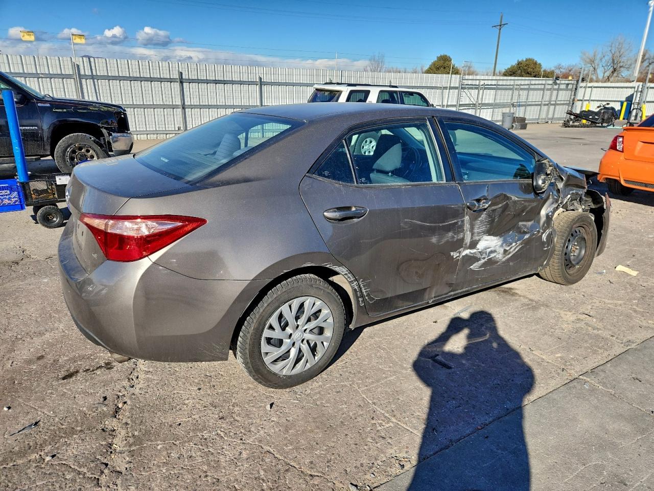 Toyota Corolla L Image 7