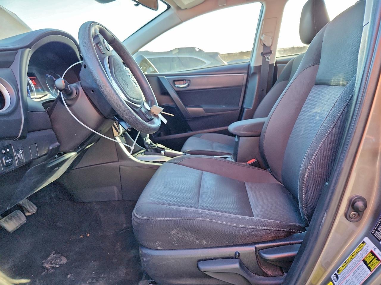 Toyota Corolla L Image 6