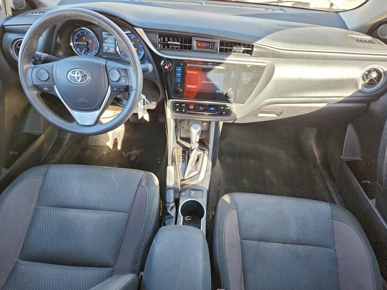 Toyota Corolla L Image 3