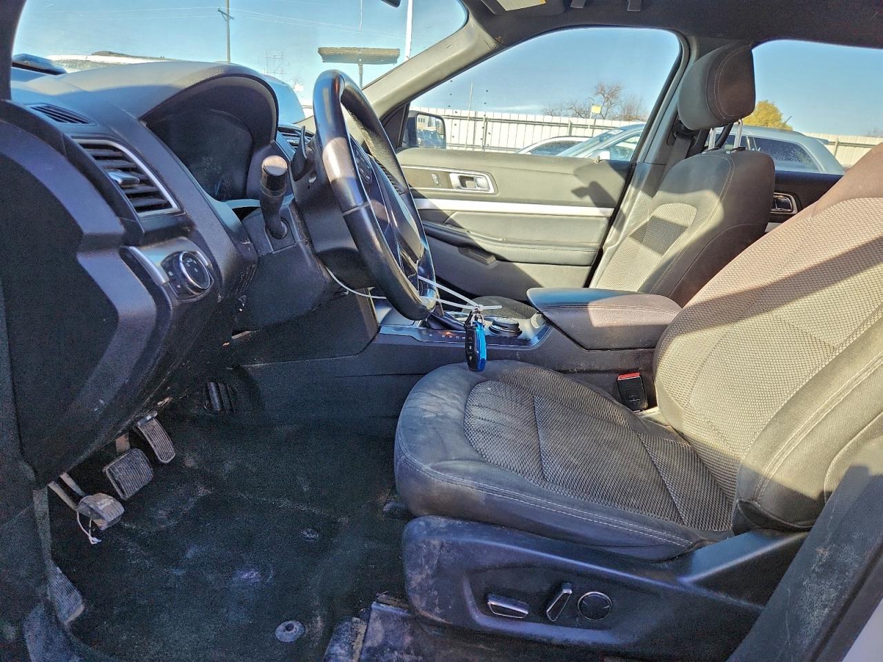 Ford Explorer Xlt Image 4