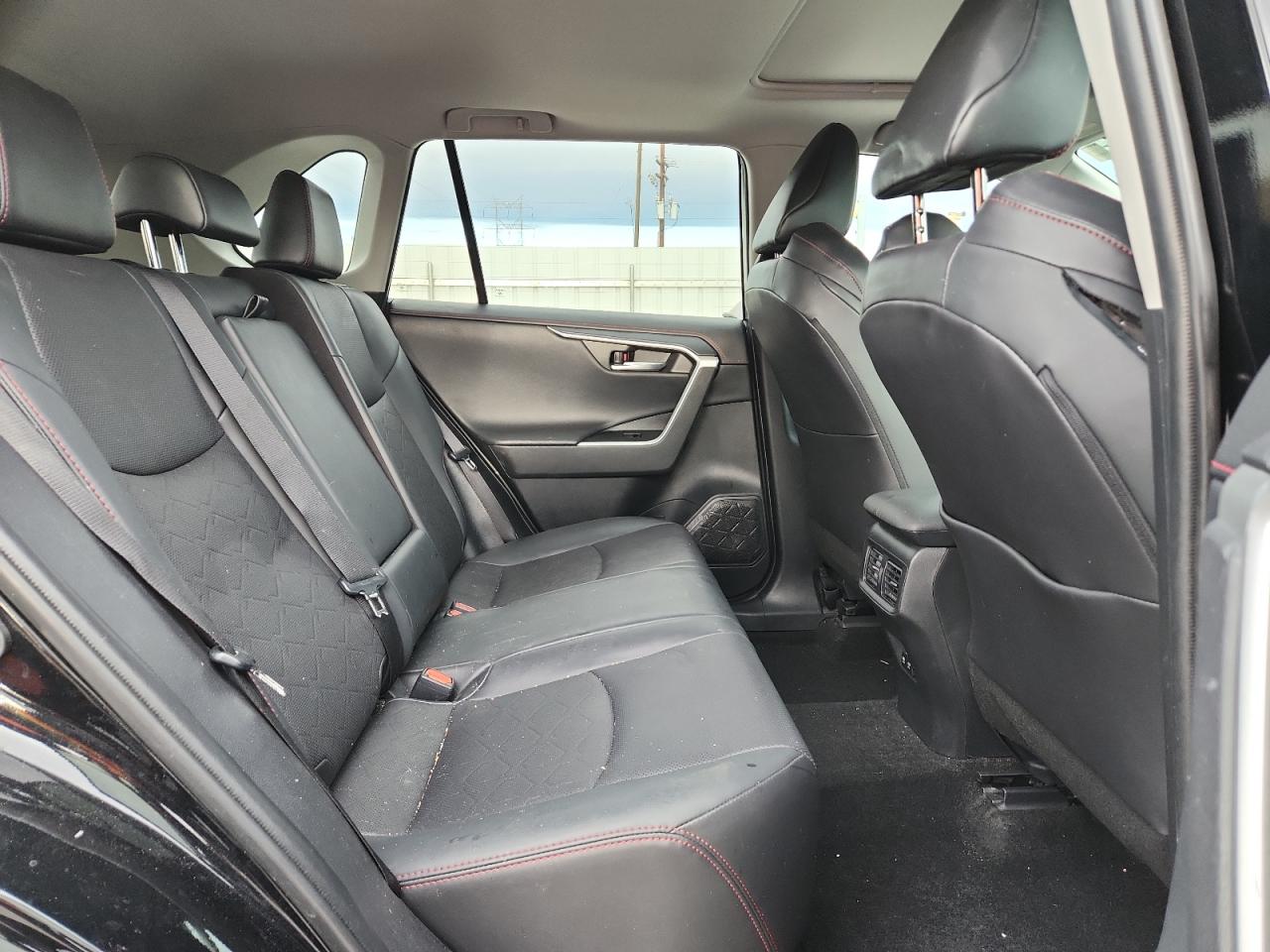 Toyota RAV4 Adventure Image 4