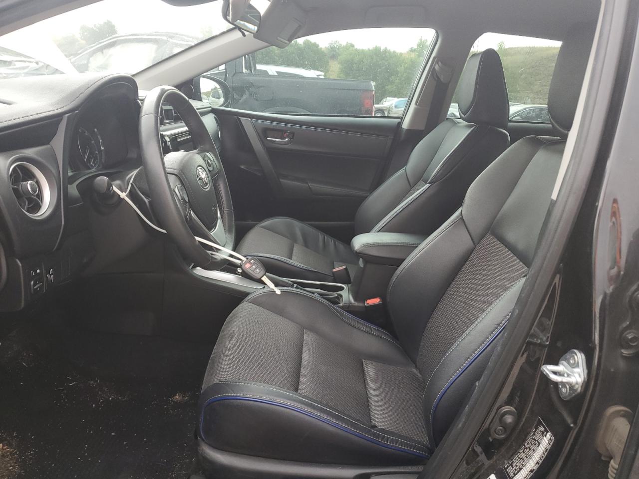 Toyota Corolla L Image 10