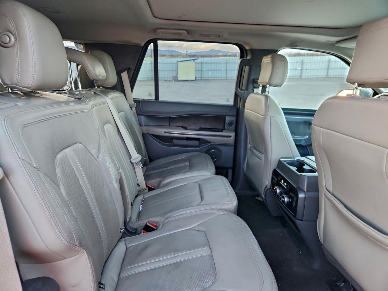 Ford Expedition Limited Image 13